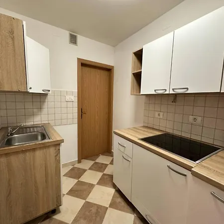 Apartma Enej דירה